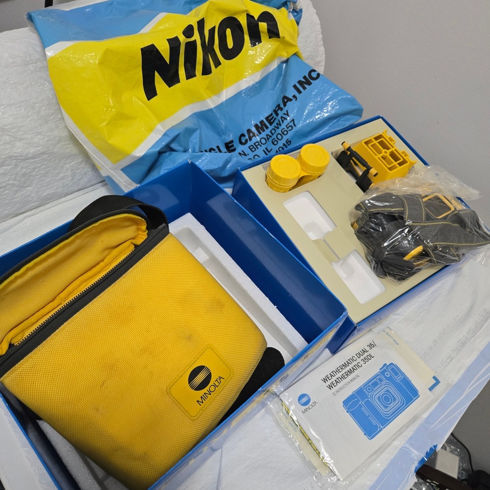 Minolta Weathermatic Dual 35 Film Camera Kit Yellow Waterproof 35mm AF Case Box